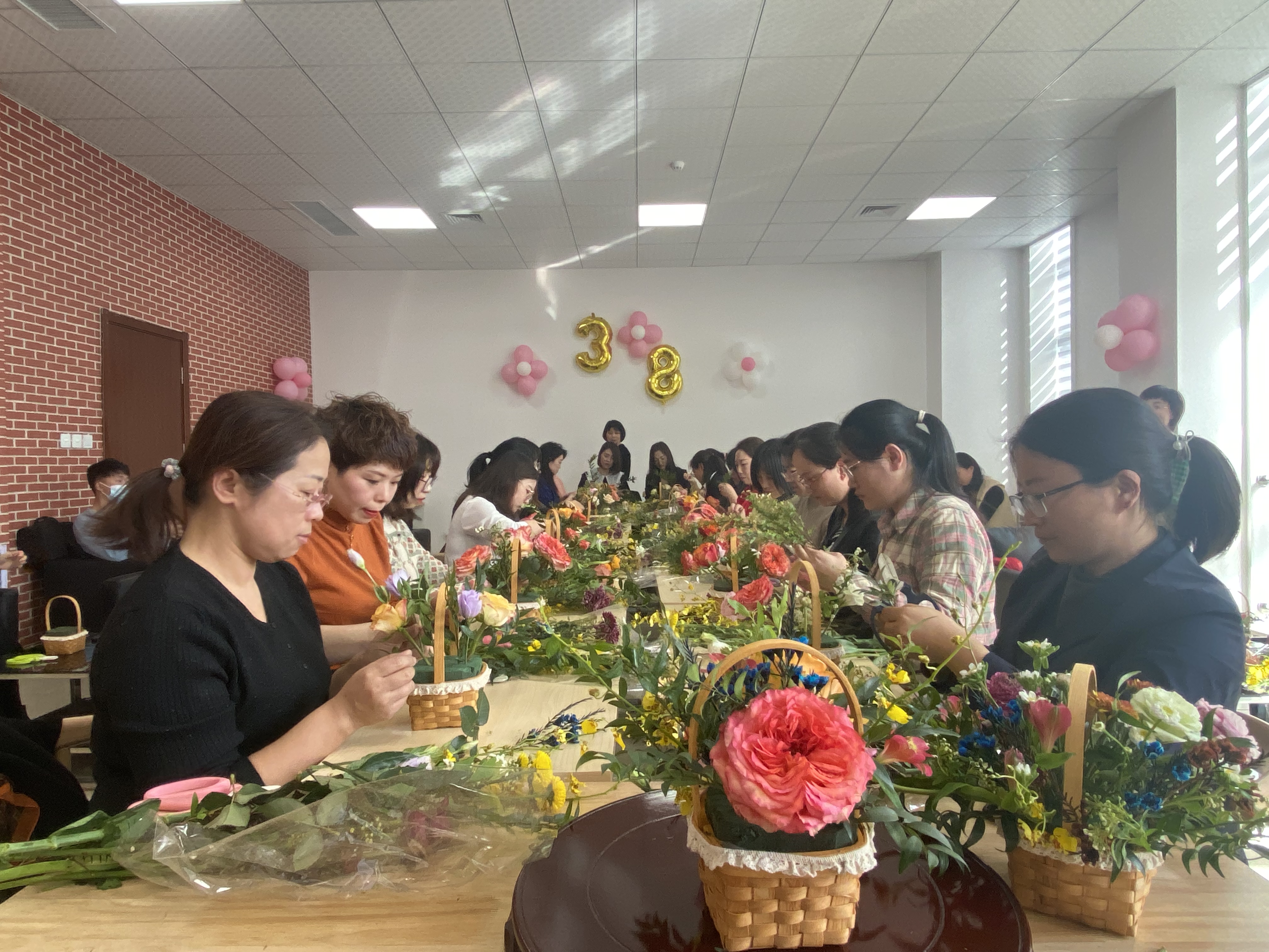 “巾幗芳華，一路生花”三八女神節(jié)花藝沙龍圓滿結(jié)束